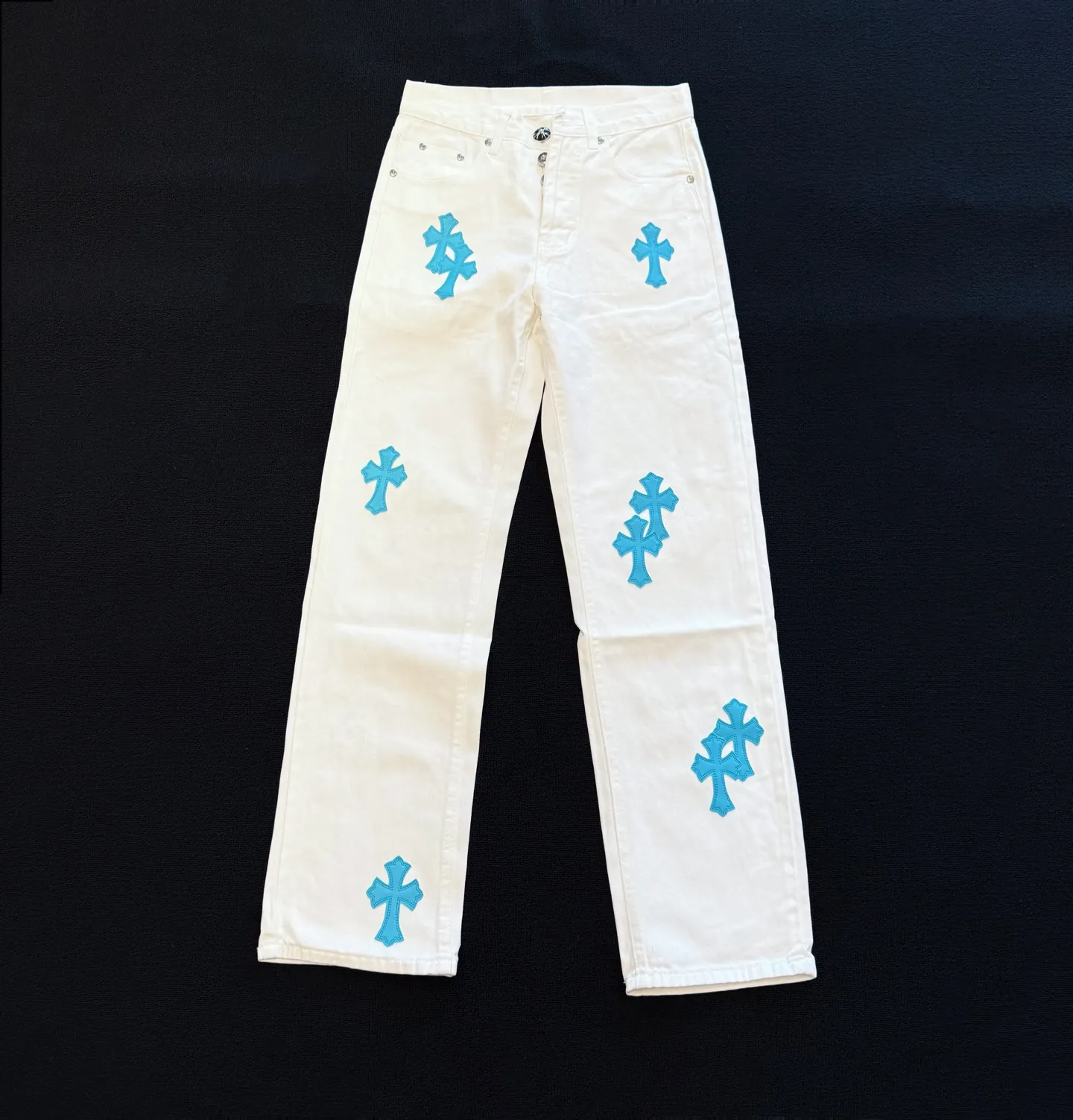 P230 Style number: D415 Chrome hearts CH grams new classic cross patch leather jeans Size: s-xl (28 30 32 34) Color: white pants green leather Size reference 28 pants length 100 waist circumference 72 30 pants length 101 waist circumference 76 32 pants length 103 waist circumference 80 34 pants length 104 waist circumference 84
